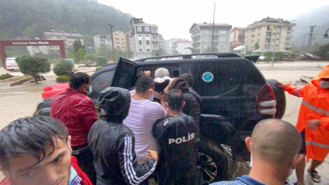 Kastamonu'da baraj yıkıldı Bozkurt ilçesi sular altında kaldı 15